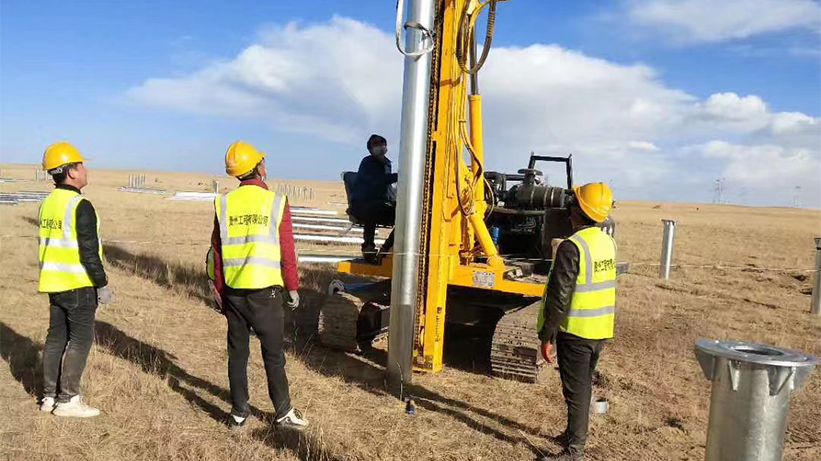 1645370646415556.jpg 青海共和太陽能光伏電站現(xiàn)場(chǎng).jpg